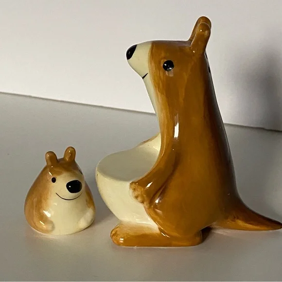 Vintage Salt Pepper Shakers Kangaroo Joey Pouch 2 Piece Kitsch Urban Outfitters - Picture 4 of 16